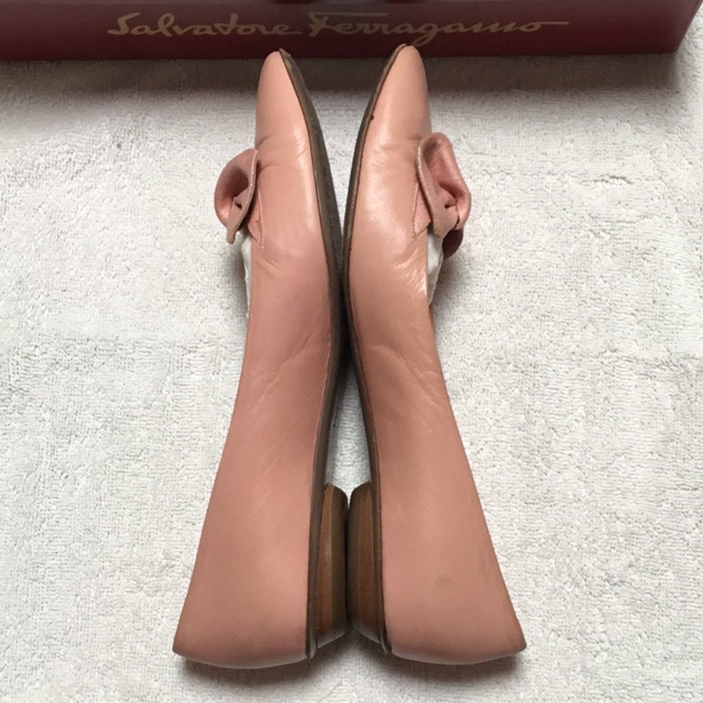 Salvatore Ferragamo Casanova Leather Twist Bow - Picture 4 of 8